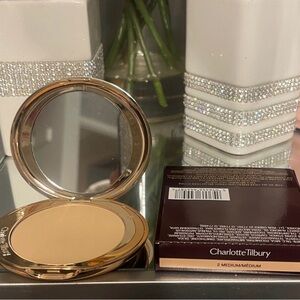 Charlotte Tilbury Medium Setting Powder in Gold Compact
